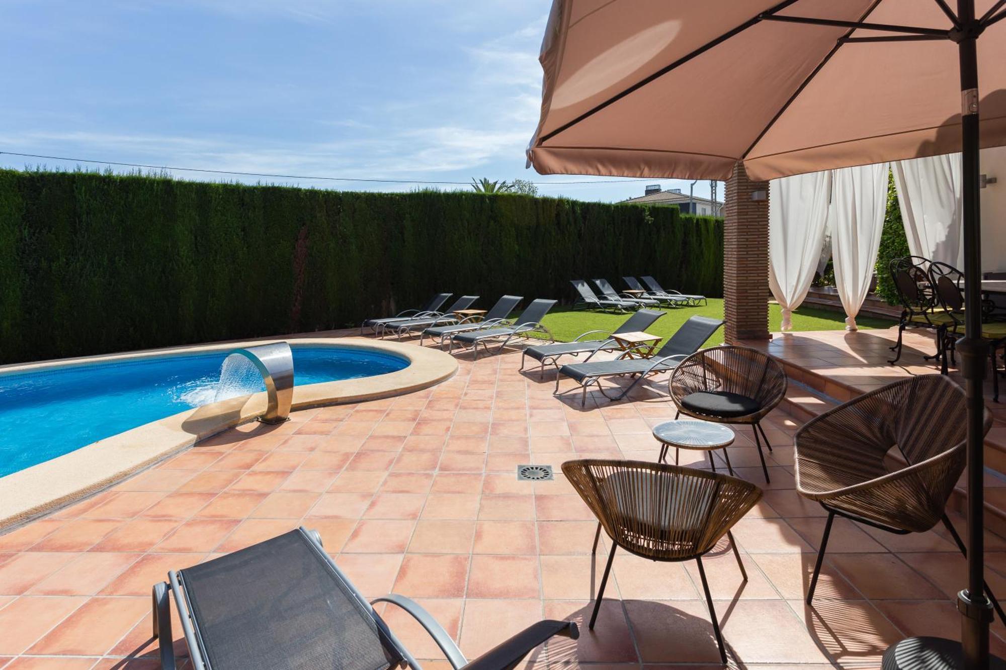 Resort Villa Luny กันดิอา ภายนอก รูปภาพ