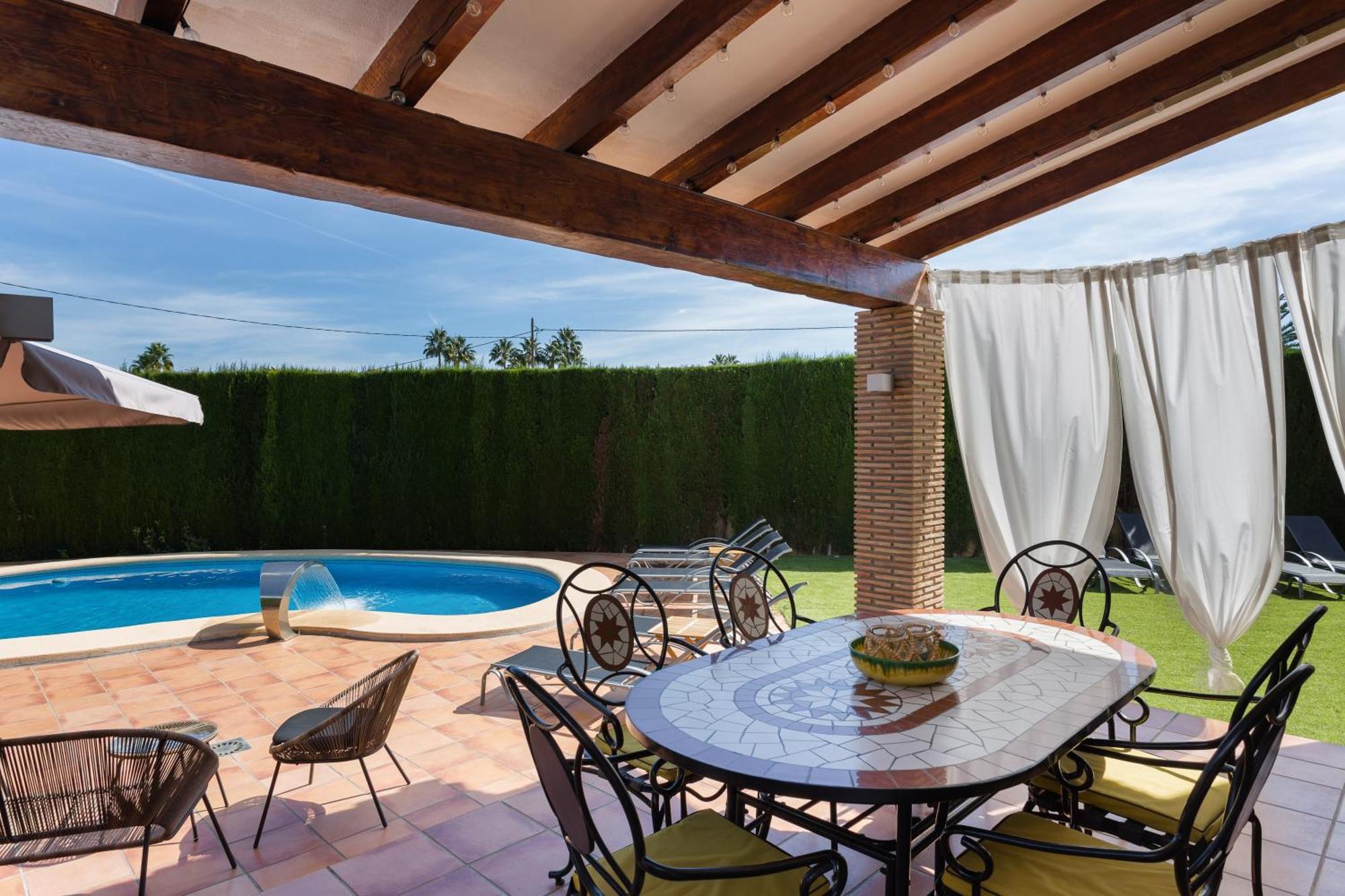 Resort Villa Luny กันดิอา ภายนอก รูปภาพ